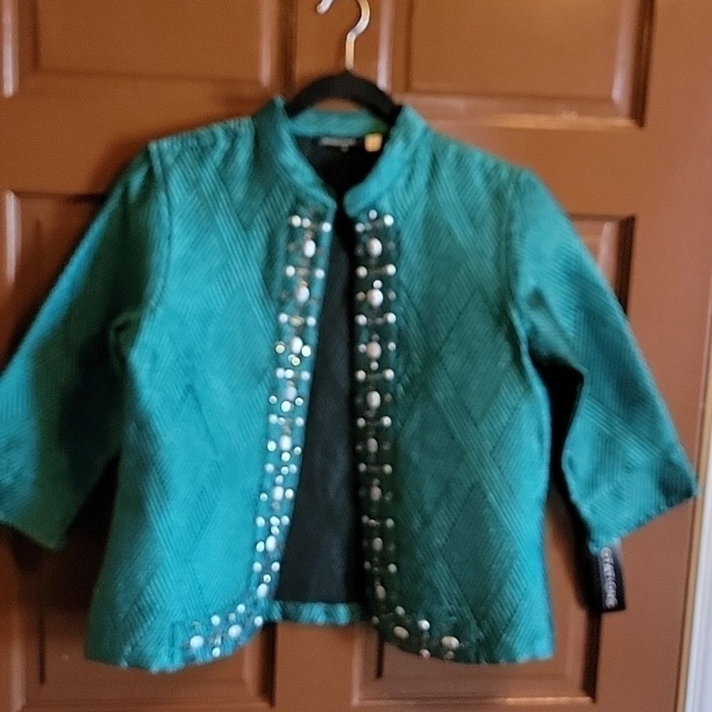 Notations-Green textured open front jkt with silver beads. M. NWT.